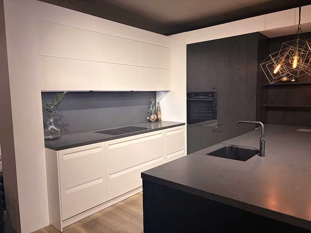 Keller - showroomkeuken met apparatuur - afbeelding 20 van  20