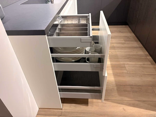 Keller - showroomkeuken met apparatuur - afbeelding 18 van  20