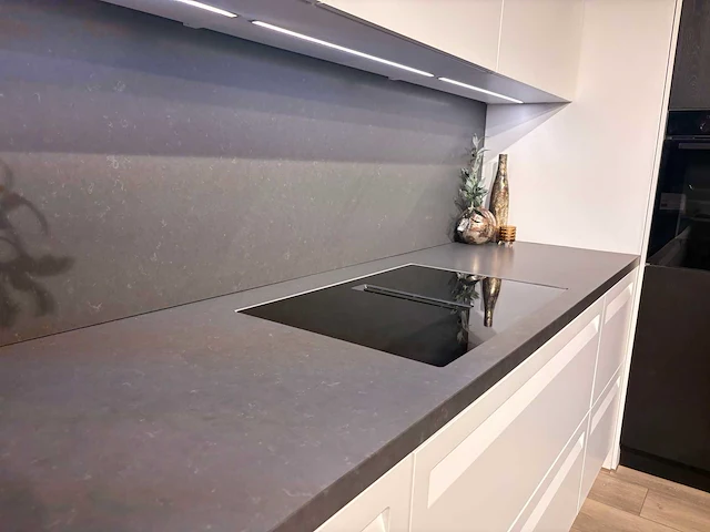 Keller - showroomkeuken met apparatuur - afbeelding 19 van  20