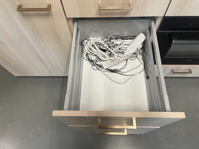Keller - showroomkeuken met apparatuur - afbeelding 2 van  3