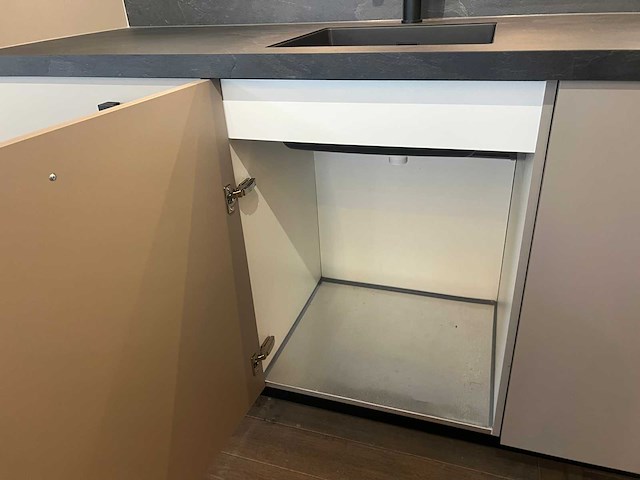 Keller - showroomkeuken met bosch/siemens apparatuur - afbeelding 19 van  43