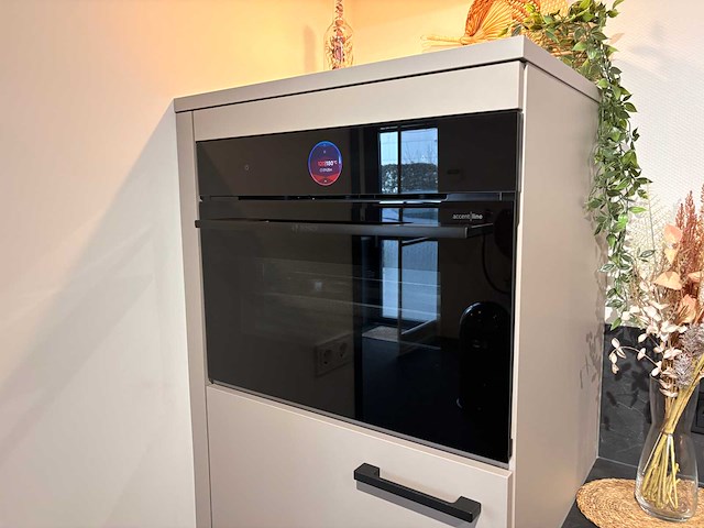 Keller - showroomkeuken met bosch/siemens apparatuur - afbeelding 3 van  9