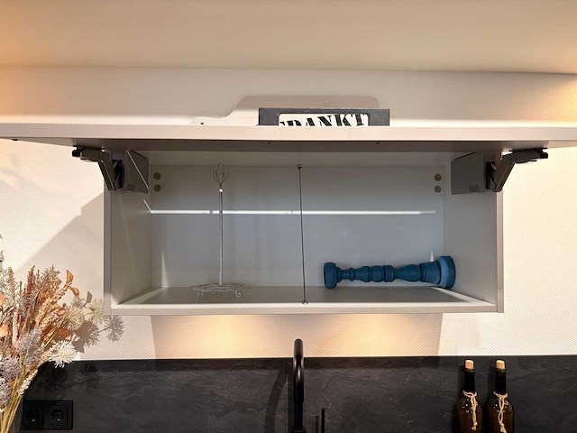 Keller - showroomkeuken met bosch/siemens apparatuur - afbeelding 4 van  9