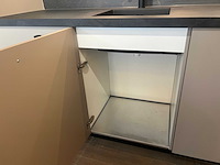 Keller - showroomkeuken met bosch/siemens apparatuur - afbeelding 17 van  37