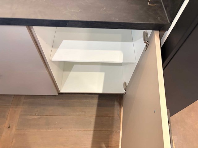 Keller - showroomkeuken met bosch/siemens apparatuur - afbeelding 7 van  43