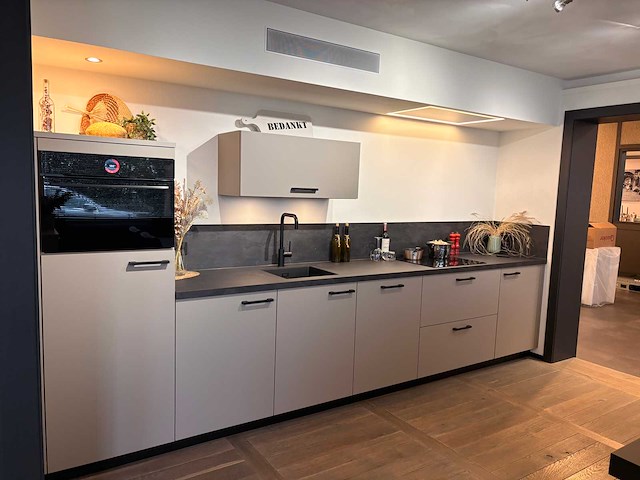 Keller - showroomkeuken met bosch/siemens apparatuur - afbeelding 1 van  43