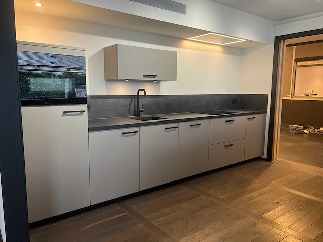 Keller - showroomkeuken met bosch/siemens apparatuur - afbeelding 12 van  43