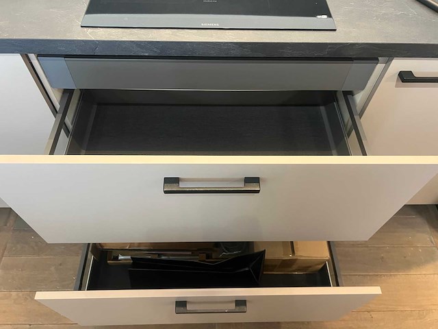 Keller - showroomkeuken met bosch/siemens apparatuur - afbeelding 29 van  43