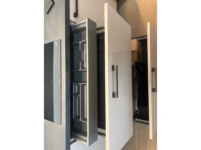 Keller - showroomkeuken met bosch/siemens apparatuur - afbeelding 30 van  43