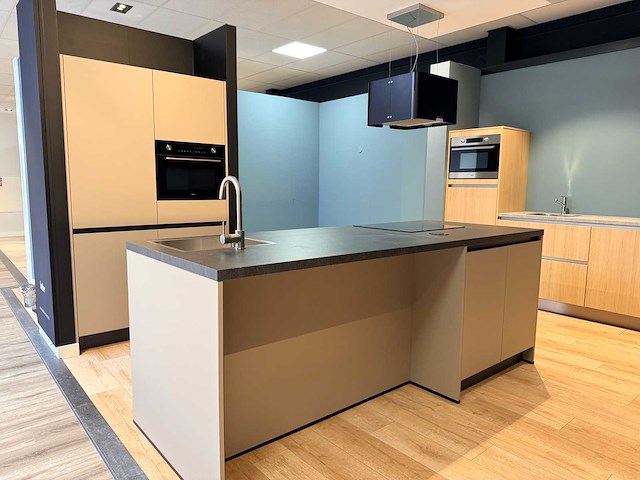 Keller - showroomkeuken met etna/pelgrim apparatuur - afbeelding 2 van  41