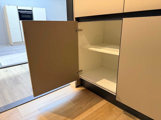 Keller - showroomkeuken met etna/pelgrim apparatuur - afbeelding 30 van  41