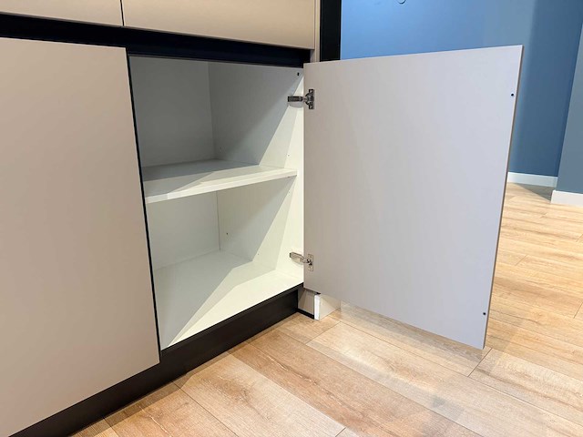 Keller - showroomkeuken met etna/pelgrim apparatuur - afbeelding 34 van  41