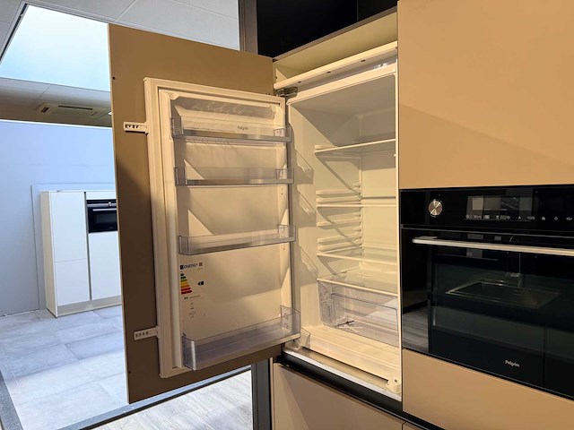 Keller - showroomkeuken met etna/pelgrim apparatuur - afbeelding 24 van  40