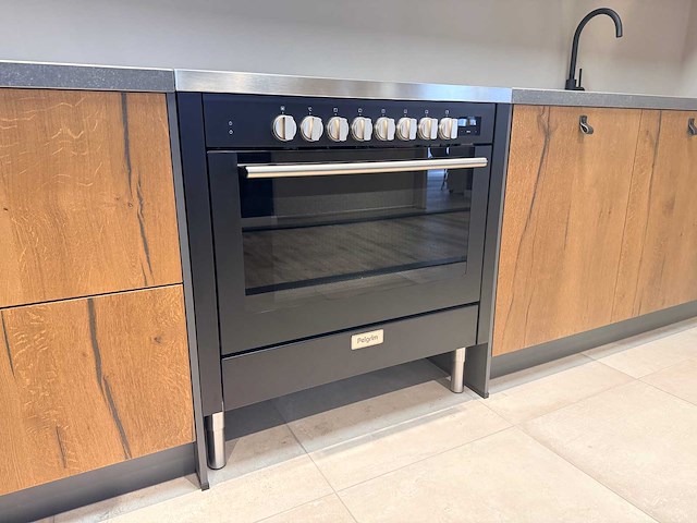 Keller - showroomkeuken met pelgrim apparatuur - afbeelding 18 van  20