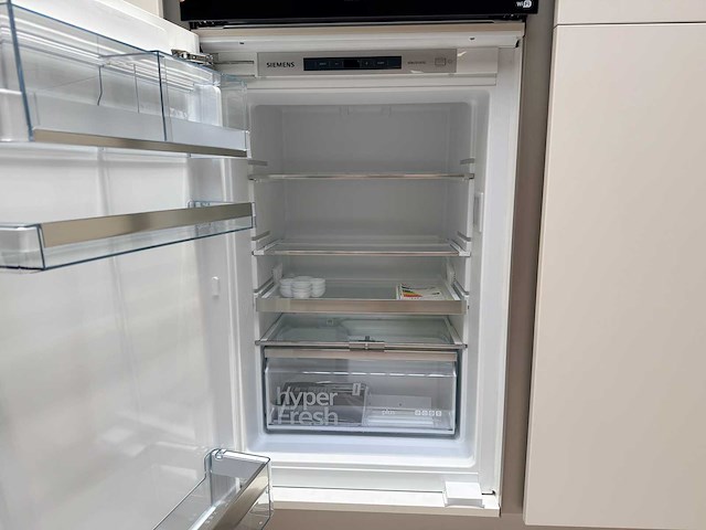 Keller - showroomkeuken met siemens apparatuur - afbeelding 1 van  37