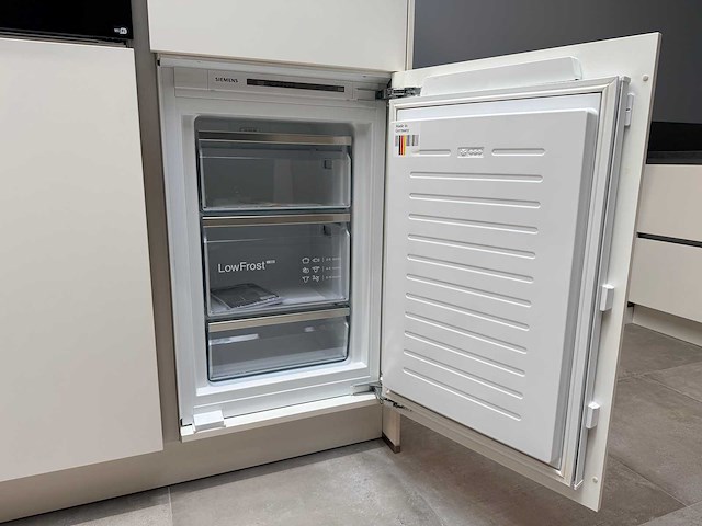 Keller - showroomkeuken met siemens apparatuur - afbeelding 7 van  37