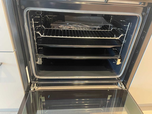 Keller - showroomkeuken met siemens studioline apparatuur - afbeelding 2 van  27