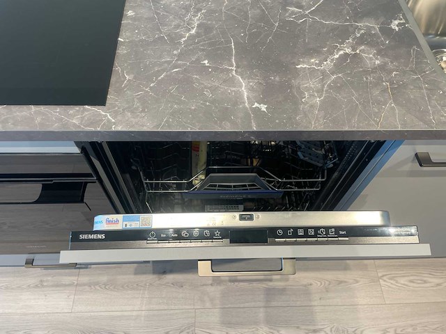 Keller - showroomkeuken met siemens studioline apparatuur - afbeelding 5 van  27