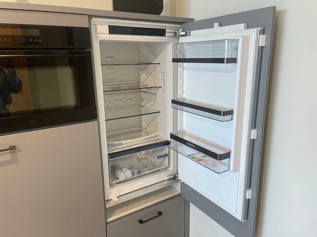 Keller - showroomkeuken met siemens studioline apparatuur - afbeelding 18 van  27