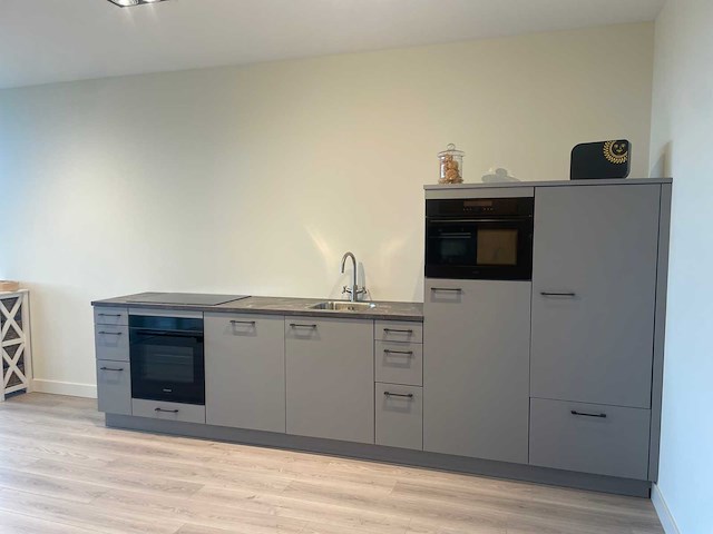 Keller - showroomkeuken met siemens studioline apparatuur - afbeelding 11 van  27