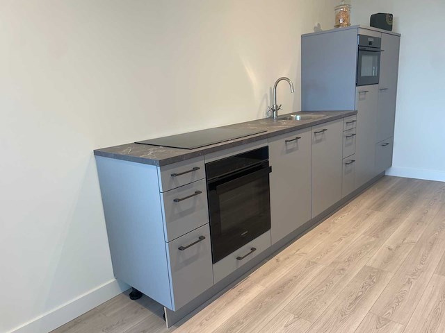 Keller - showroomkeuken met siemens studioline apparatuur - afbeelding 21 van  27