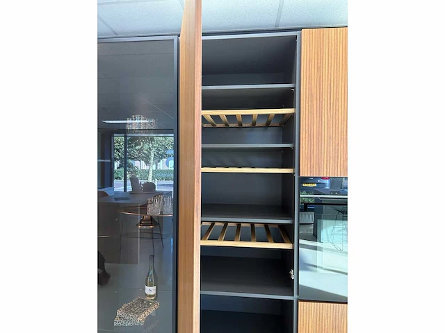 Keller bolton ribbonwood marine blauw/walnoot - showroom keuken - afbeelding 2 van  17
