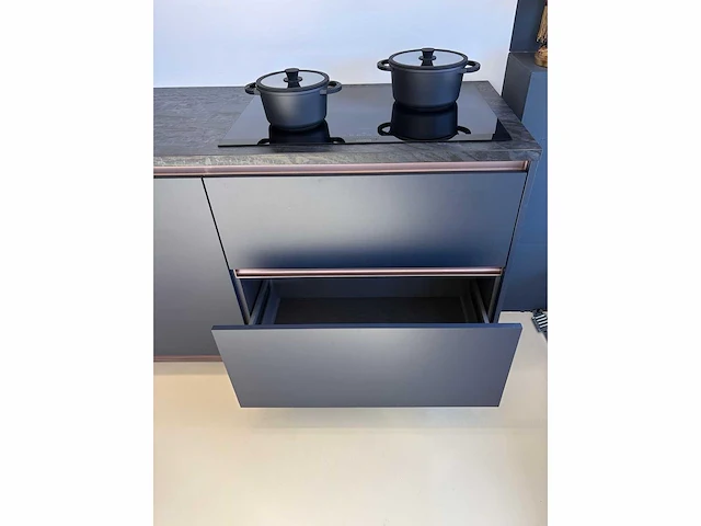 Keller bolton ribbonwood marine blauw/walnoot - showroom keuken - afbeelding 4 van  17