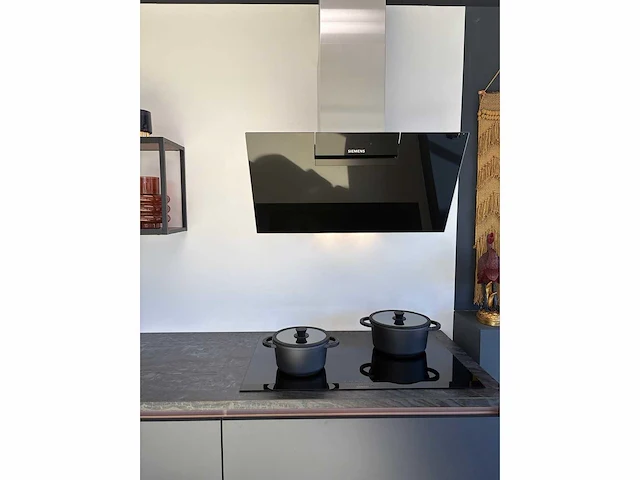 Keller bolton ribbonwood marine blauw/walnoot - showroom keuken - afbeelding 9 van  17