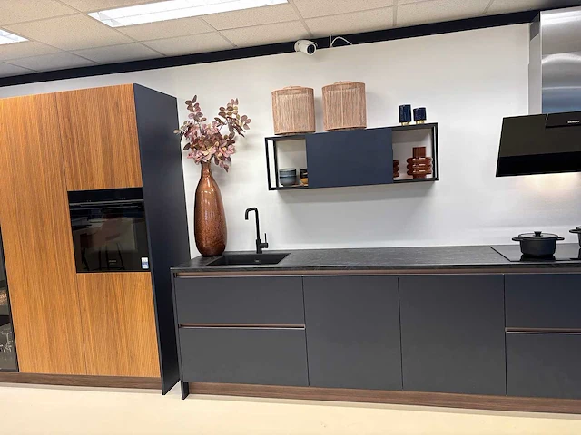 Keller bolton ribbonwood marine blauw/walnoot - showroom keuken - afbeelding 10 van  17