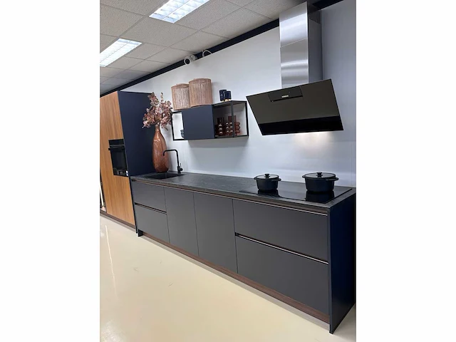 Keller bolton ribbonwood marine blauw/walnoot - showroom keuken - afbeelding 11 van  17