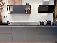 Keller bolton ribbonwood marine blauw/walnoot - showroom keuken - afbeelding 12 van  17