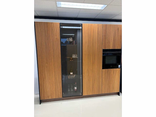 Keller bolton ribbonwood marine blauw/walnoot - showroom keuken - afbeelding 13 van  17