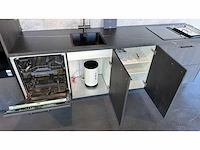 Keller bolton zwart metaal verticaal - showroom keuken - afbeelding 11 van  14