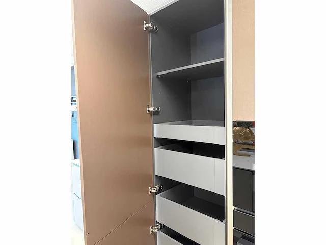 Keller bolton/elba sesam bronziet - showroom keuken - afbeelding 5 van  15