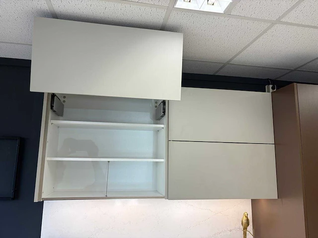 Keller bolton/elba sesam bronziet - showroom keuken - afbeelding 7 van  15