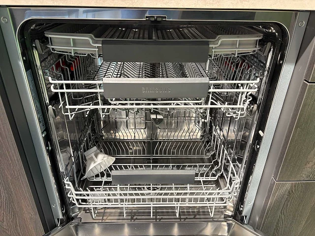 Keller bronx koffie eiken - showroom keuken - afbeelding 19 van  31