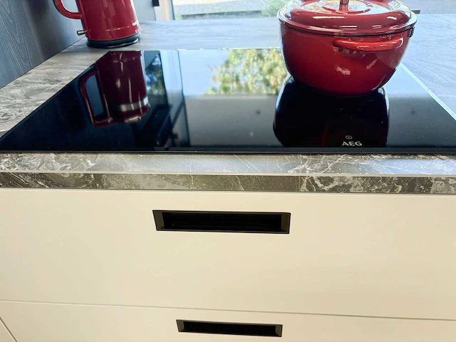Keller bronx/elba koffie eiken / zeezout - showroom keuken - afbeelding 2 van  13