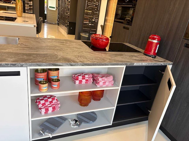 Keller bronx/elba koffie eiken / zeezout - showroom keuken - afbeelding 4 van  13