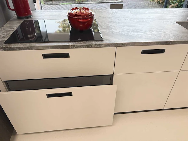 Keller bronx/elba koffie eiken / zeezout - showroom keuken - afbeelding 8 van  13