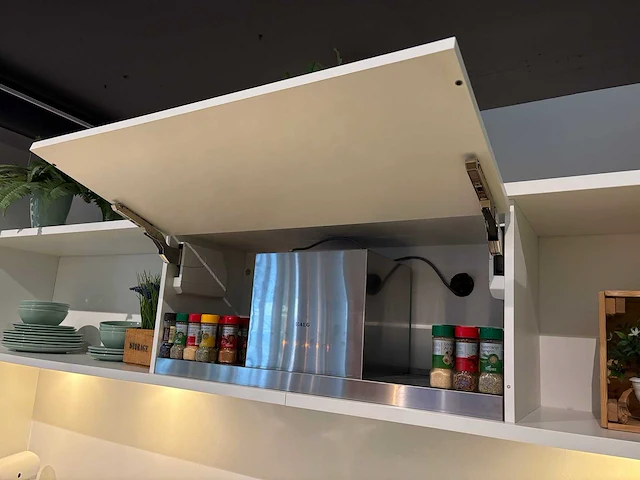 Keller gl5100 nieuw scandinavisch wit lak zijdeglans - showroom keuken - afbeelding 12 van  25