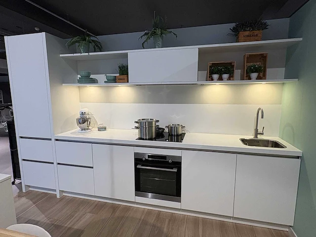 Keller gl5100 nieuw scandinavisch wit lak zijdeglans - showroom keuken - afbeelding 17 van  25