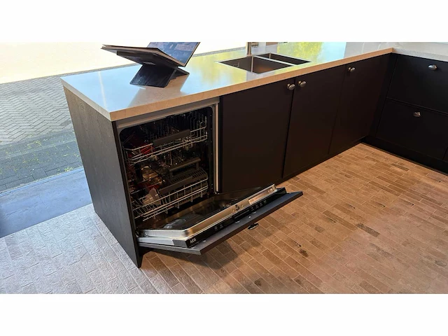 Keller lexington beits bruin eiken verticaal - showroom keuken - afbeelding 3 van  12