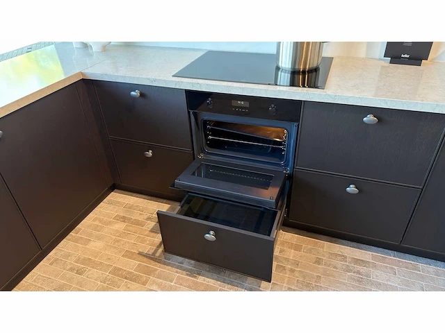 Keller lexington beits bruin eiken verticaal - showroom keuken - afbeelding 6 van  12