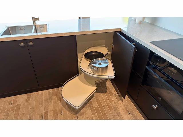 Keller lexington beits bruin eiken verticaal - showroom keuken - afbeelding 10 van  12