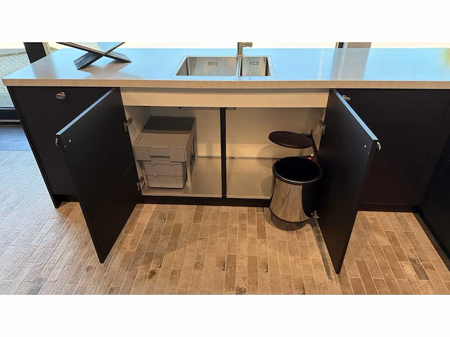 Keller lexington beits bruin eiken verticaal - showroom keuken - afbeelding 11 van  12