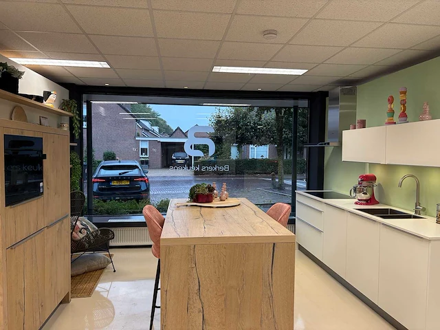 Keller maine/evia wit mat/beits natuur - showroom keuken - afbeelding 2 van  14