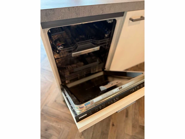 Keller merestein beits op fineer wit/natuur - showroom keuken - afbeelding 3 van  15