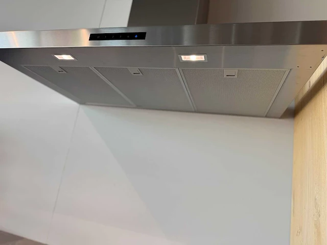 Keller merestein beits op fineer wit/natuur - showroom keuken - afbeelding 8 van  15