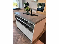 Keller merestein beits op fineer wit/natuur - showroom keuken - afbeelding 9 van  15