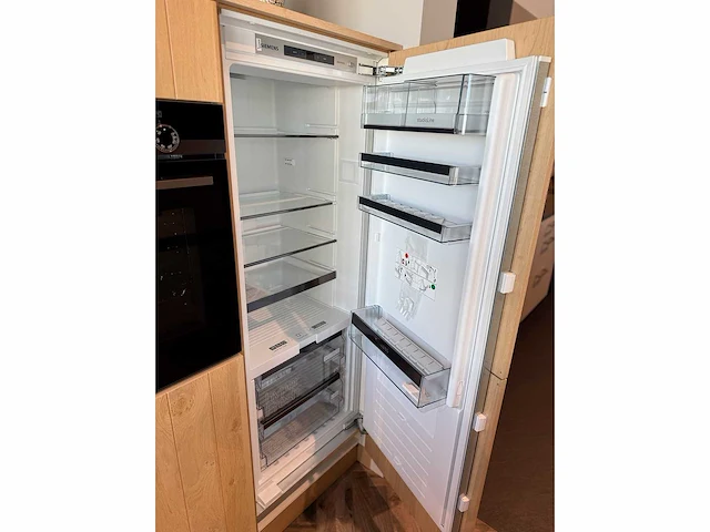 Keller merestein beits op fineer wit/natuur - showroom keuken - afbeelding 13 van  15